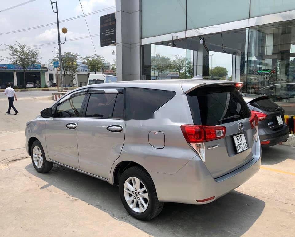 Toyota Innova  2.0E 2017 - Cần bán xe Toyota Innova 2.0E đời 2017, màu bạc 