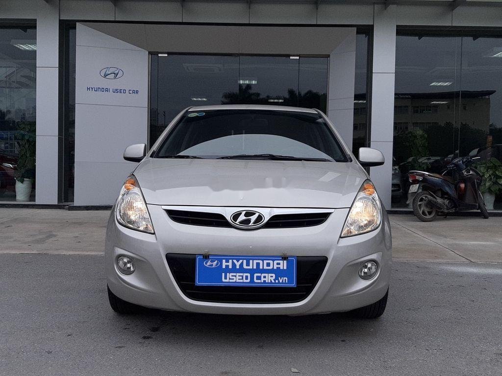 Hyundai i20    2011 - Cần bán Hyundai i20 1.4AT năm 2011, màu bạc, nhập khẩu số tự động