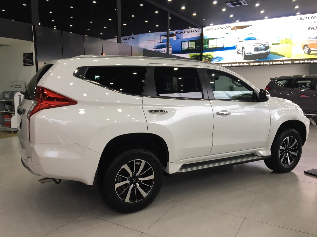 Mitsubishi Pajero Sport 2020 - Ông vua địa hình Pajero siêu giảm giá hôm nay