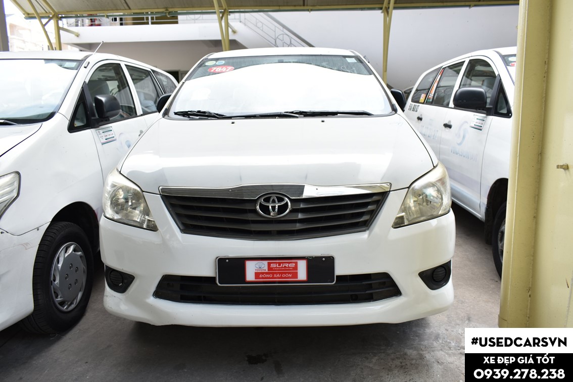 Toyota Innova J 2014 - Bán xe Toyota Innova J đời 2014, màu trắng, 300tr