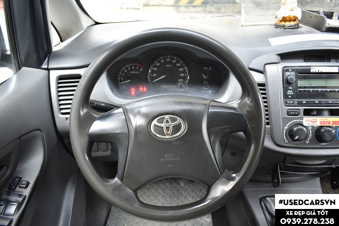 Toyota Innova J 2014 - Bán xe Toyota Innova J đời 2014, màu trắng, 300tr