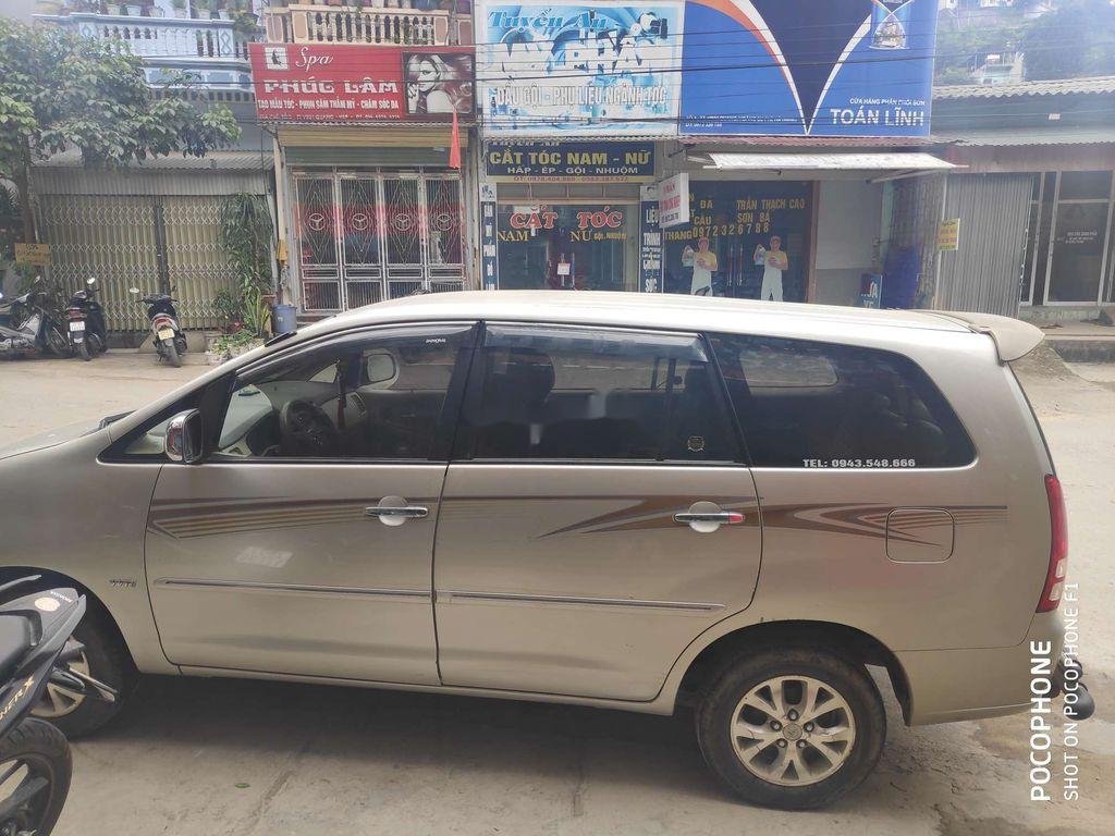 Toyota Innova 2009 - Bán Toyota Innova đời 2009, màu vàng, nhập khẩu nguyên chiếc, giá tốt