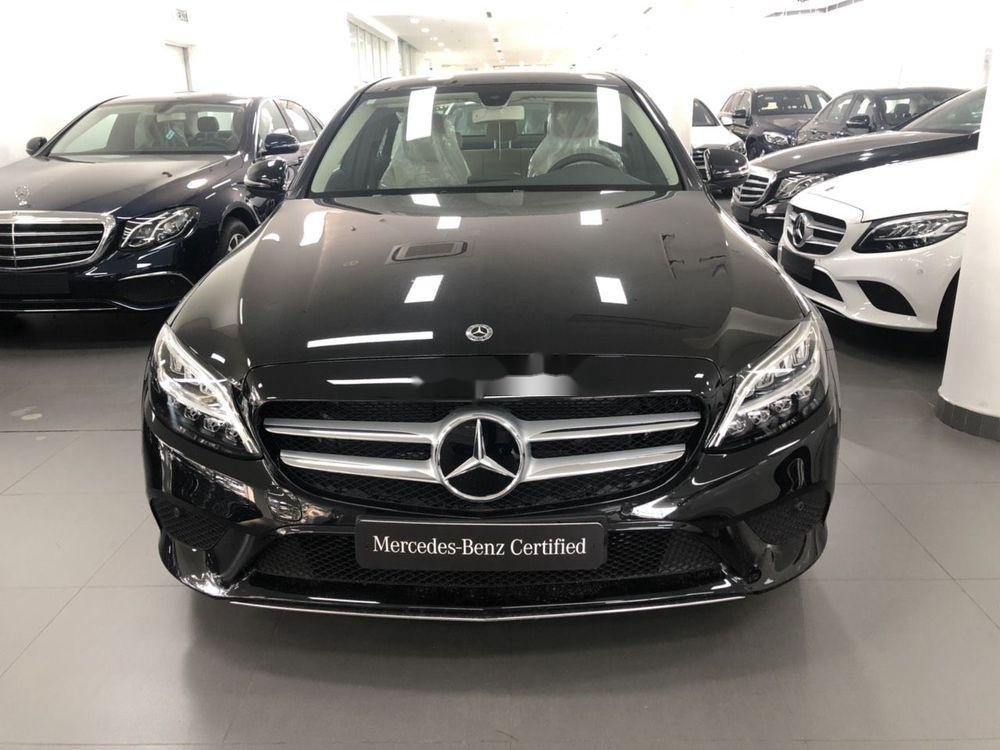 Mercedes-Benz C class   2018 - Cần bán xe Mercedes C200 sản xuất năm 2018, màu đen