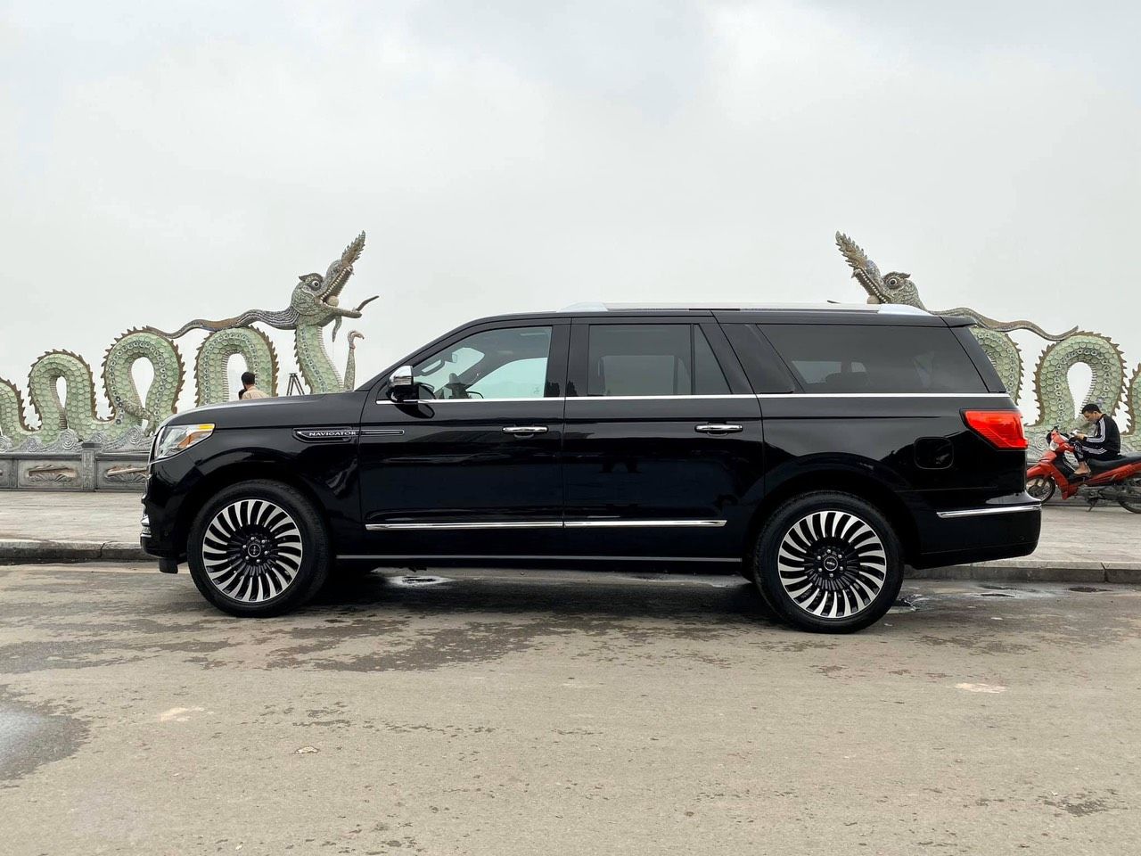 Lincoln Navigator L Black Label 2019 - Cần bán xế hạng sang: Lincoln Navigator L Black Label năm 2019, màu đen, xe nhập