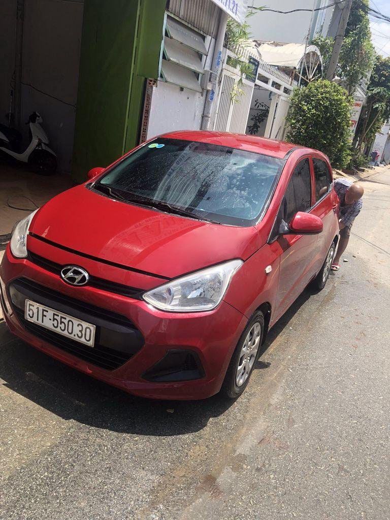 Hyundai Grand i10   2015 - Cần bán lại xe cũ Hyundai Grand i10 năm sản xuất 2015, màu đỏ, số sàn