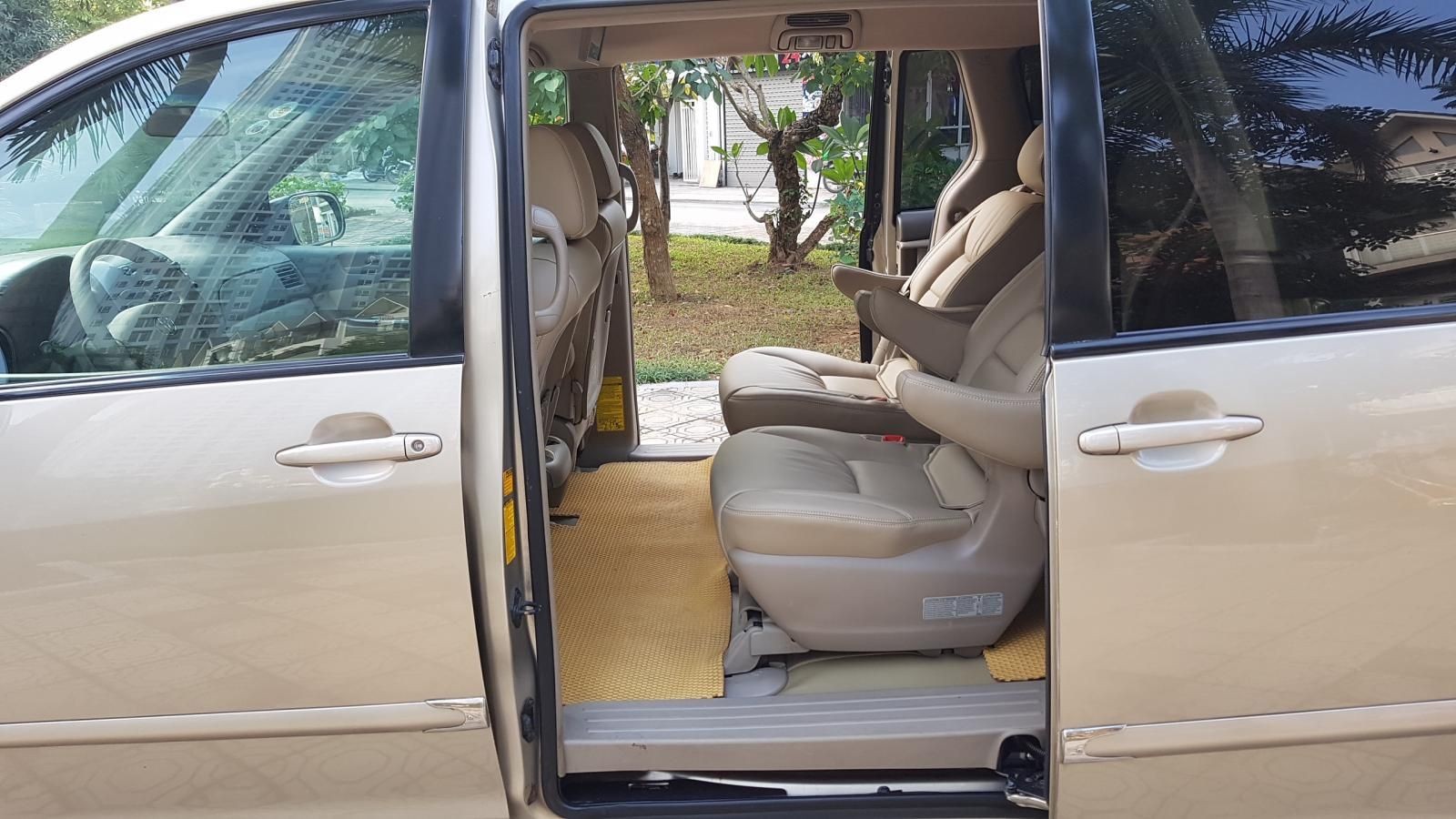 Toyota Sienna 2007 - Cần bán xe Toyota Sienna đời 2007, màu kem be, xe nhập khẩu, xe gia đình sử dụng