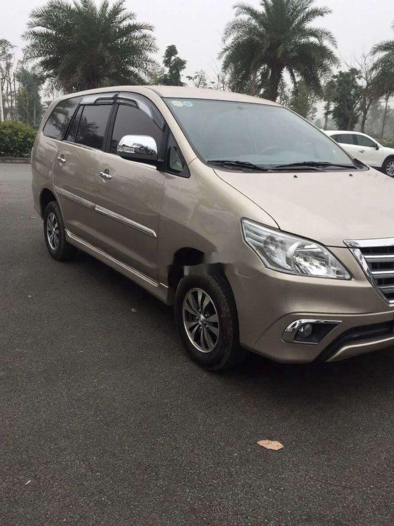 Toyota Innova 2015 - Bán Toyota Innova đời 2015, màu vàng, giá chỉ 460 triệu