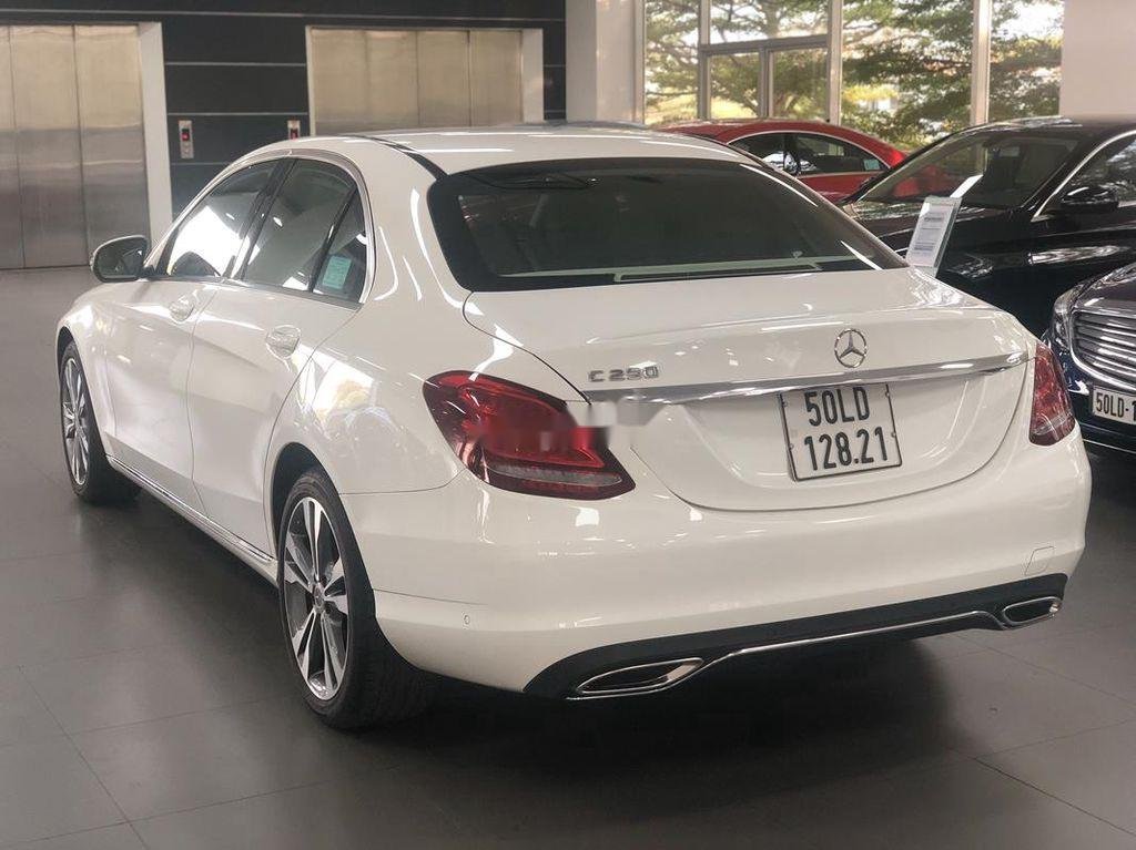 Mercedes-Benz C class   2018 - Bán Mercedes C250 năm 2018, màu trắng