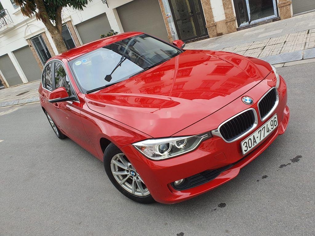 BMW 3 Series    320i  2015 - Cần bán gấp BMW 3 Series 320i sản xuất 2015, màu đỏ, xe nhập như mới