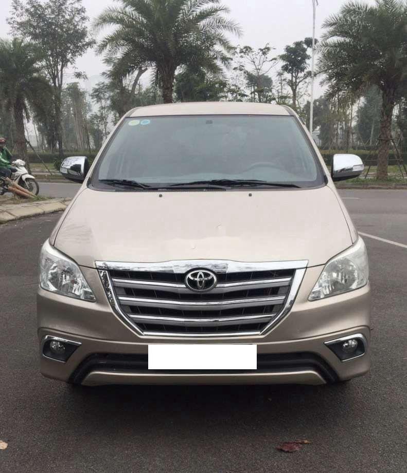 Toyota Innova 2015 - Bán Toyota Innova đời 2015, màu vàng, giá chỉ 460 triệu