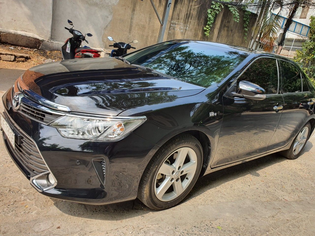 Toyota Camry 2.5Q 2016 - Chính chủ cần bán nhanh chiếc Toyota Camry 2.5Q đời 2016, màu đen, giá cạnh tranh