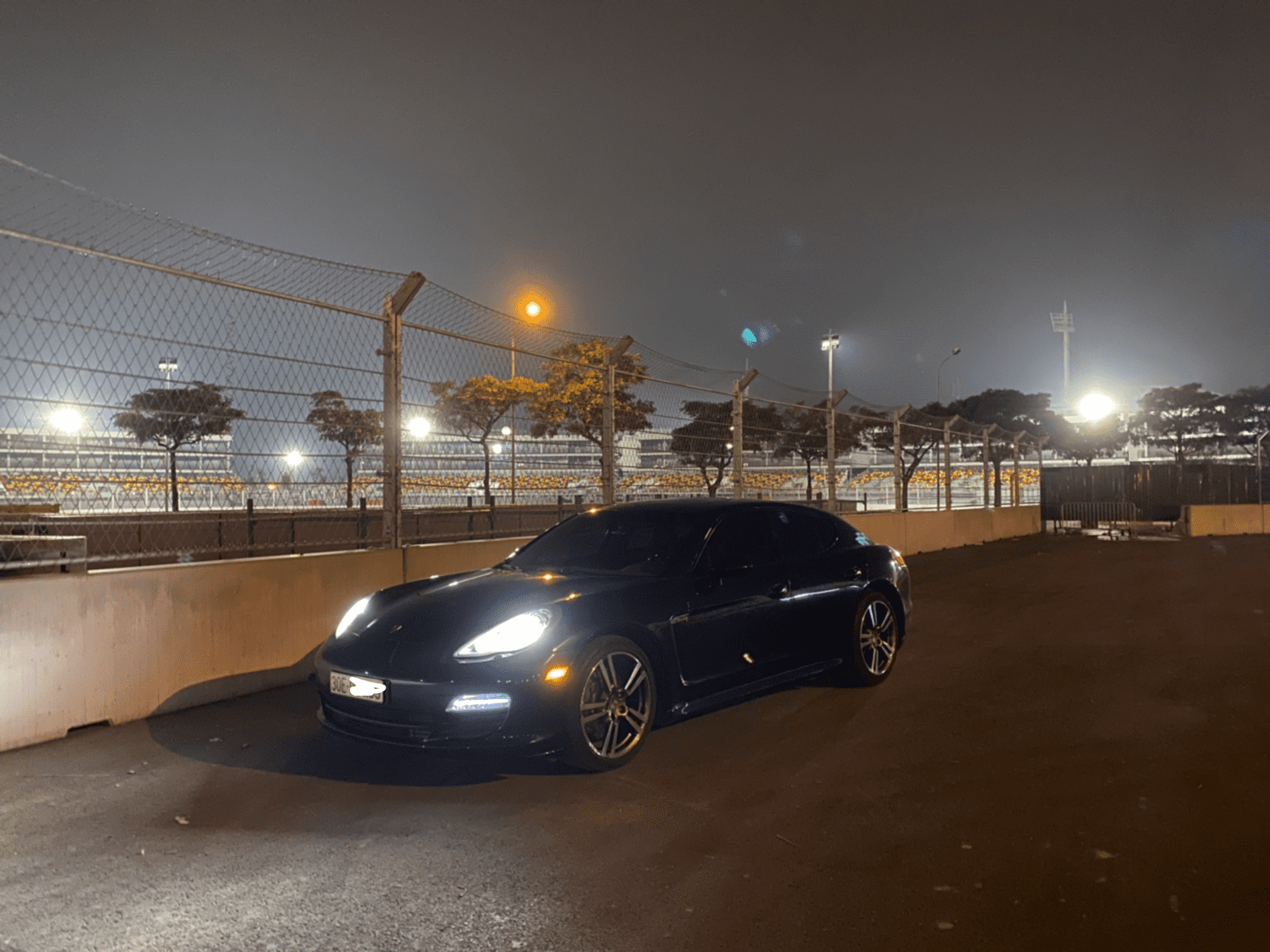 Porsche Panamera 2010 - Chính chủ bán lại chiếc Porsche Panamera đời 2010, xe nhập, giá thấp