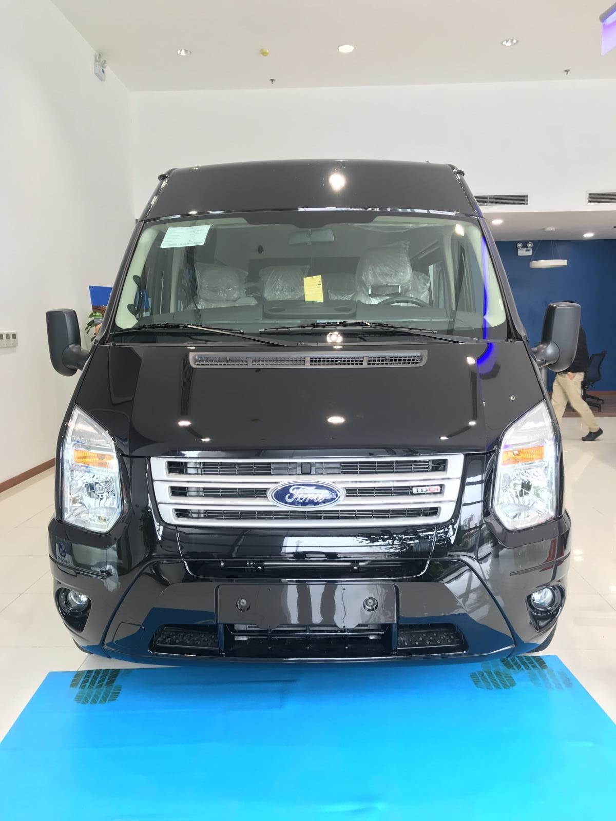 Ford Transit 2019 - Bán xe giá thấp với chiếc Ford Transit năm 2019, màu đen, có sẵn xe, giao nhanh