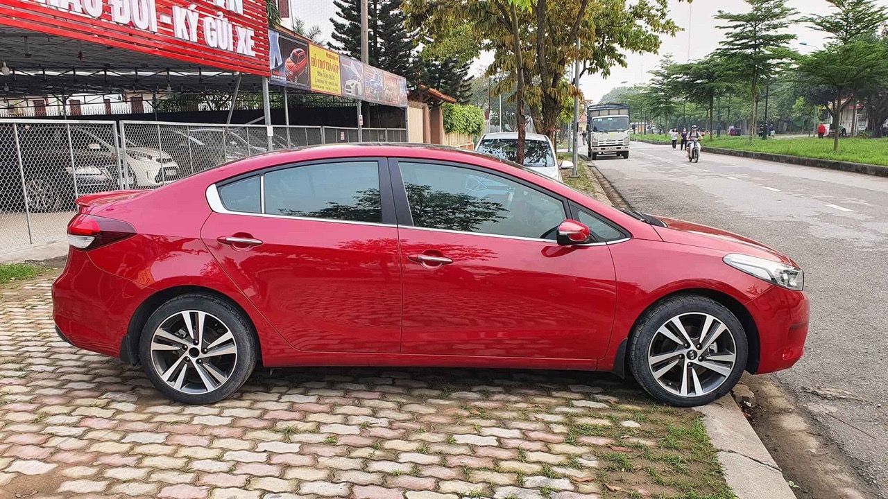 Kia Cerato 2018 - Ưu đãi giá mềm khi mua chiếc Kia Cerato AT đời 2018, màu đỏ, giao nhanh