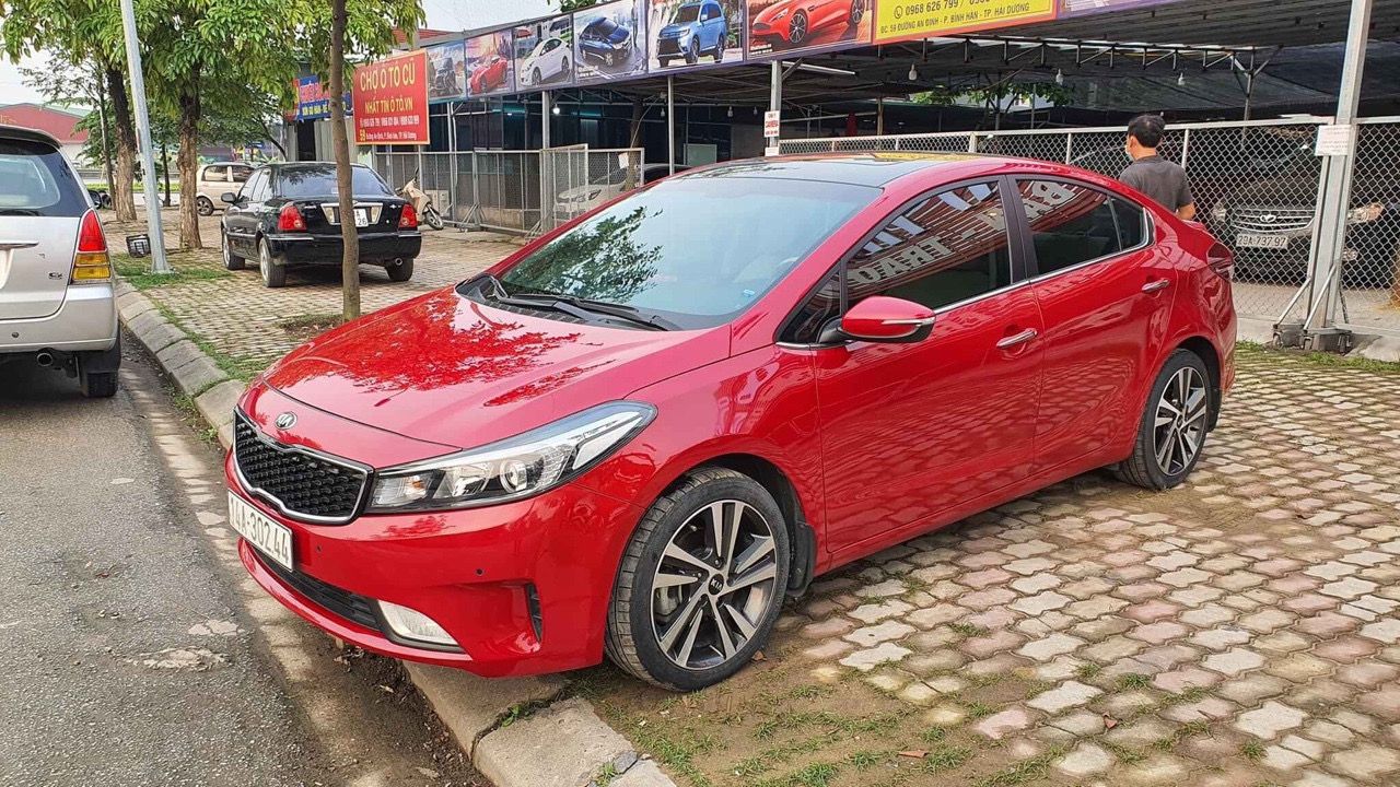 Kia Cerato 2018 - Bán Kia Cerato sản xuất năm 2018, màu đỏ, số tự động