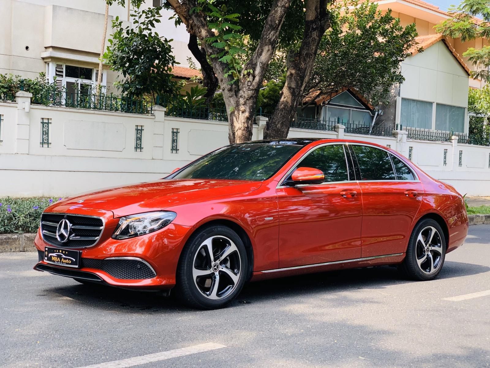 Mercedes-Benz E class E200 Sport 2020 - Bán xe Mercedes E200 Sport sản xuất 2020, màu đỏ, xe siêu lướt