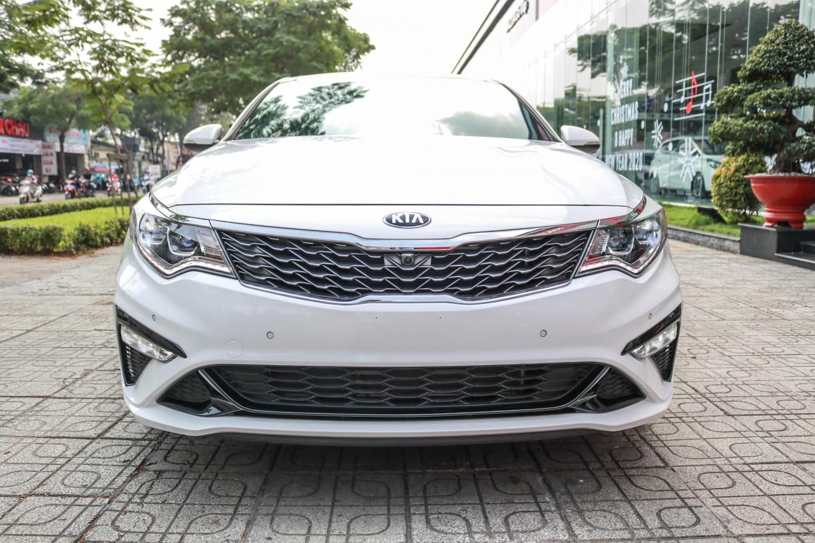 Kia Optima 2.4 GT-line 2020 - Kia Phú Mỹ Hưng bán xe Kia Optima 2.4 GT-line đời 2020, màu trắng