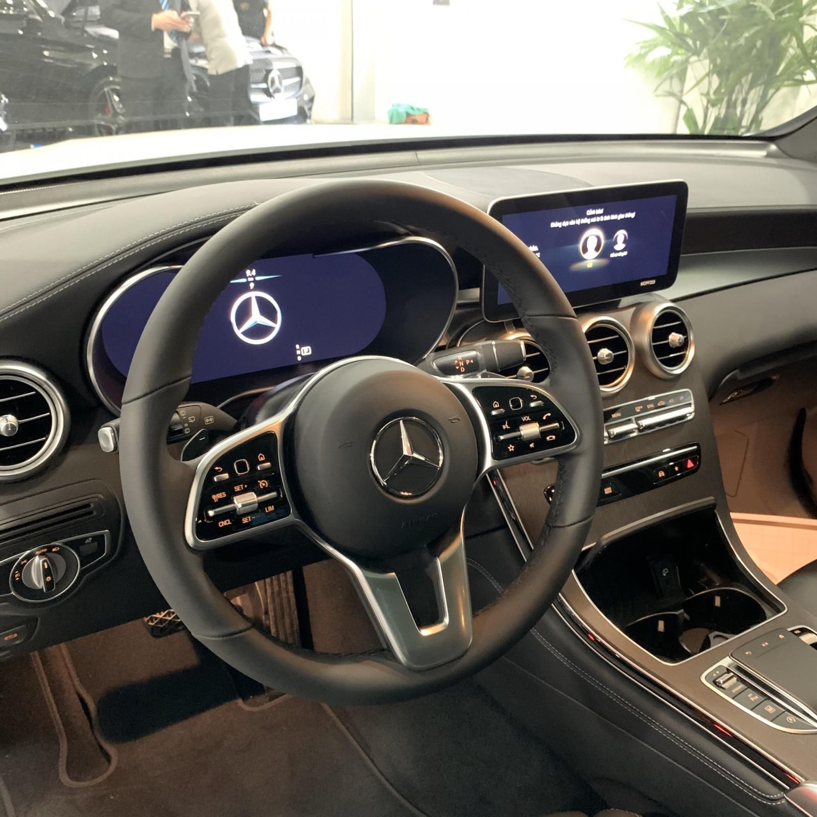 Mercedes-Benz GLC-Class GLC 300 4Matic 2020 - Bán Mercedes GLC 300 4Matic sản xuất năm 2020, màu trắng