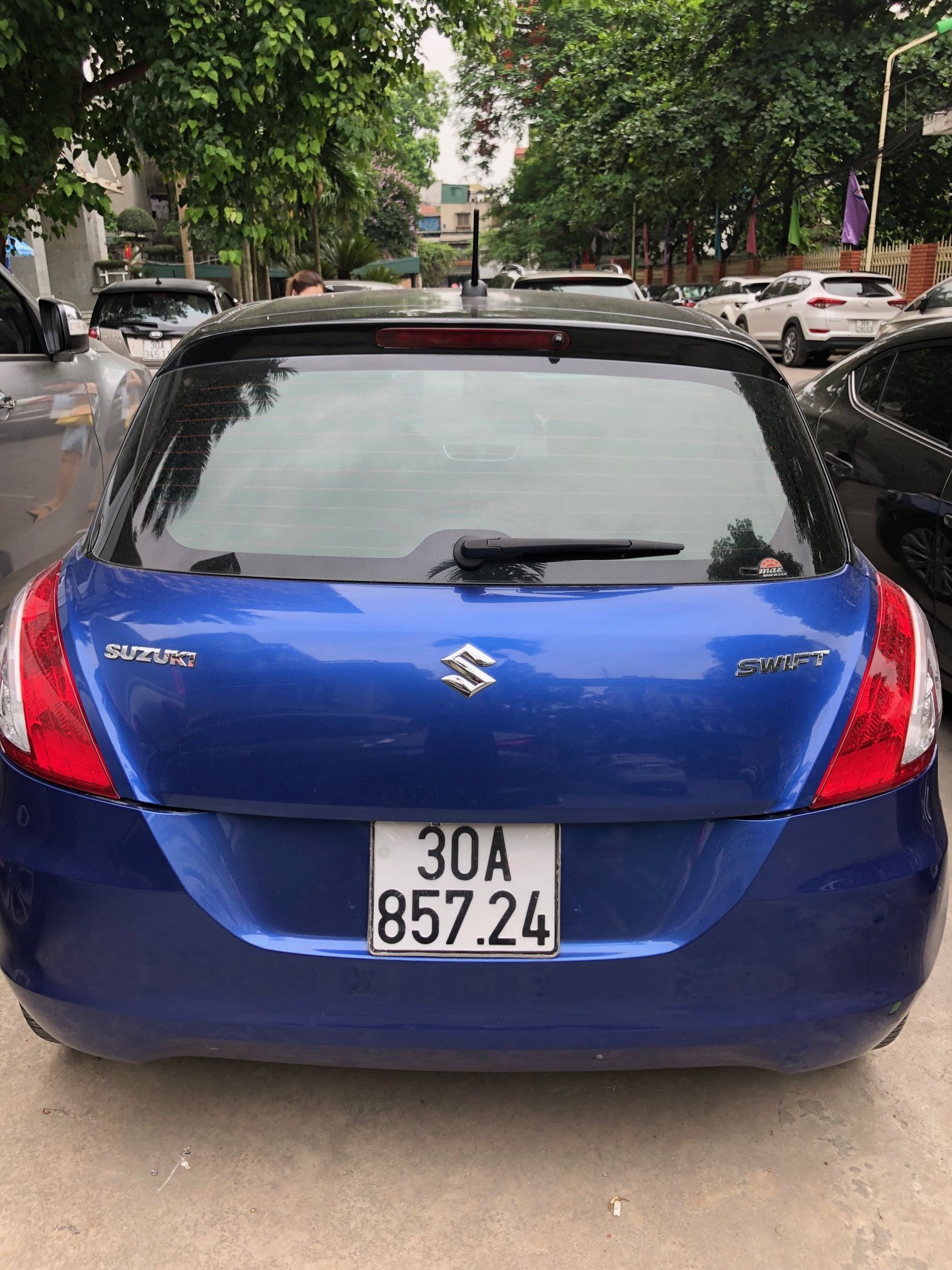 Suzuki Swift 2015 - Cần bán lại xe Suzuki Swift sản xuất 2015, màu xanh như mới