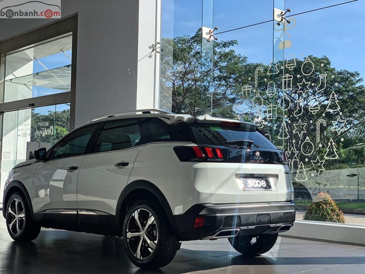 Peugeot 3008 2020 - Cần bán xe Peugeot 3008 năm 2020, màu trắng