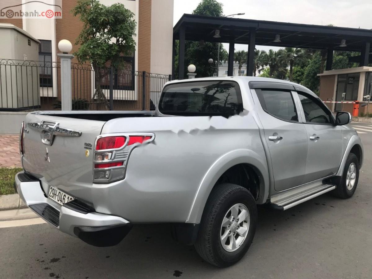 Mitsubishi Triton 2017 - Cần bán gấp Mitsubishi Triton MT sản xuất 2017, màu bạc, nhập khẩu nguyên chiếc như mới