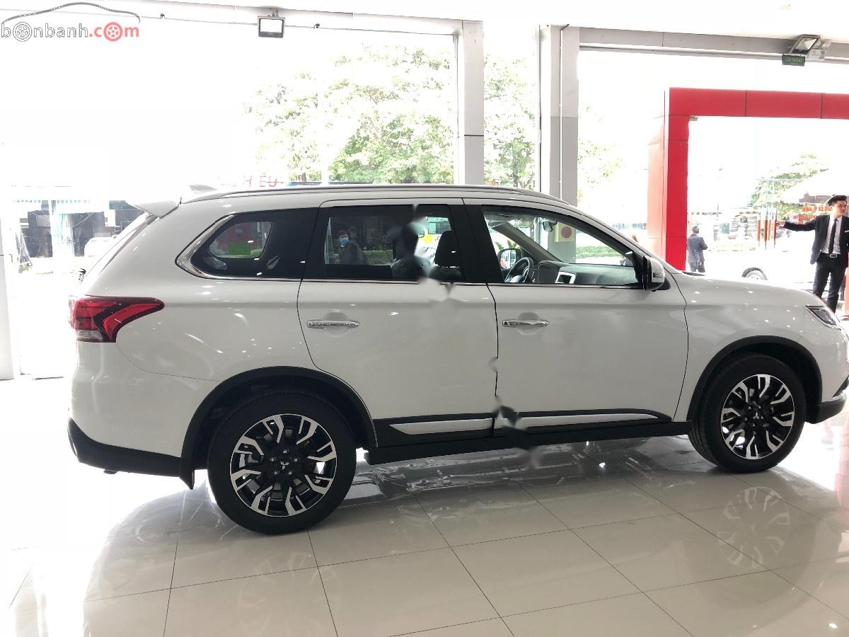 Mitsubishi Outlander 2020 - Bán Mitsubishi Outlander năm sản xuất 2020, màu trắng