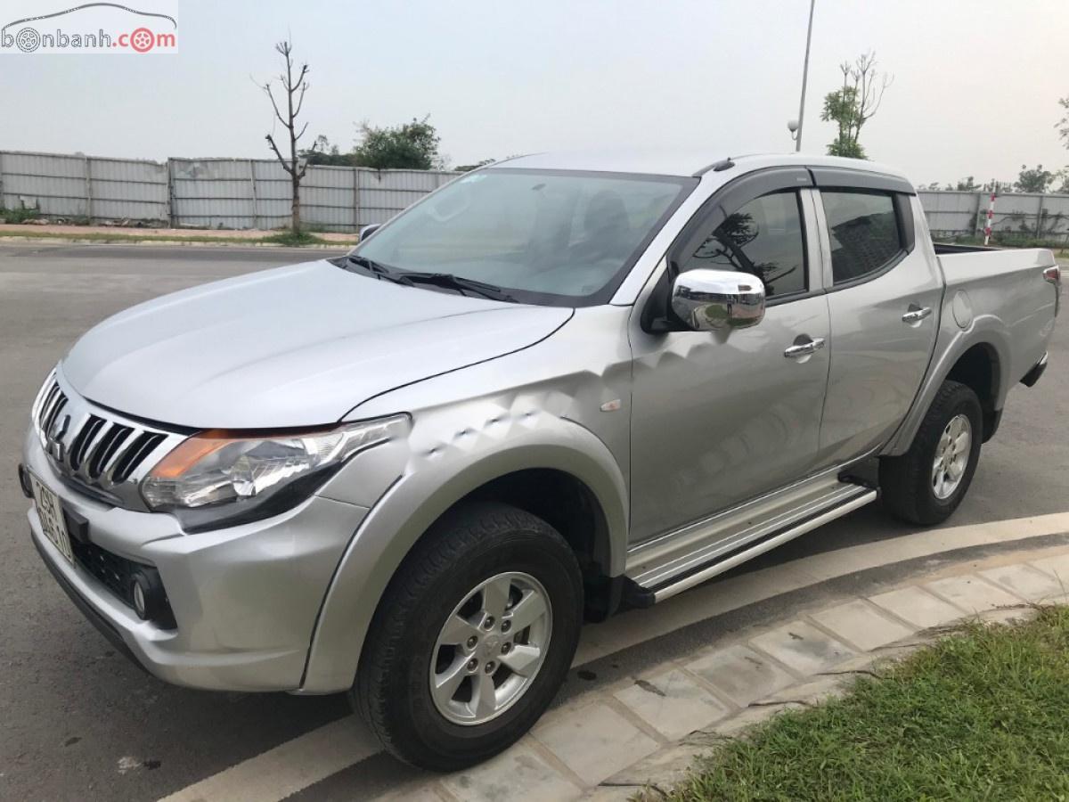 Mitsubishi Triton 2017 - Cần bán gấp Mitsubishi Triton MT sản xuất 2017, màu bạc, nhập khẩu nguyên chiếc như mới