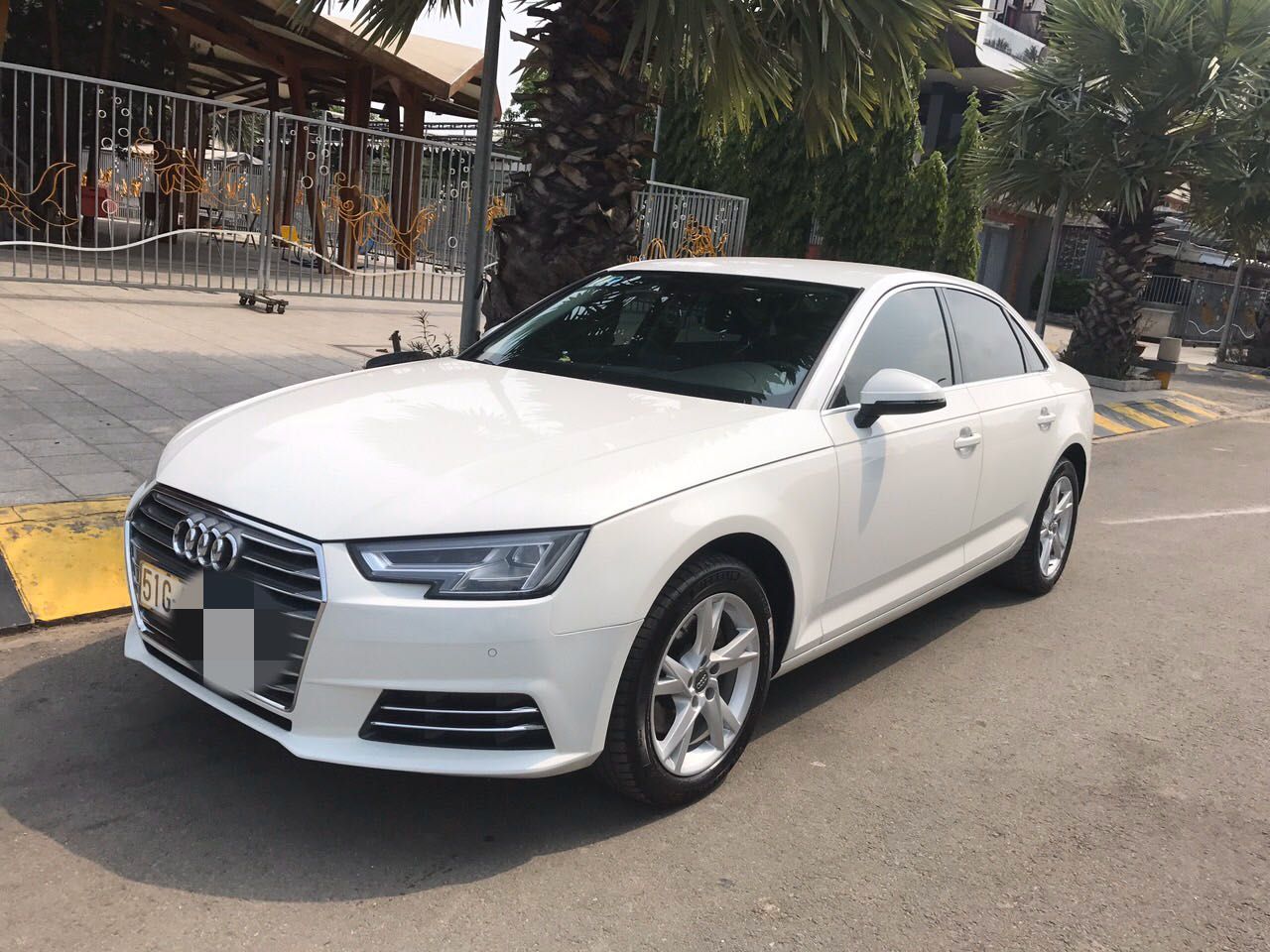 Audi A4 2016 - Chính chủ cần bán xe Audi A4 năm 2016, màu trắng, xe nhập