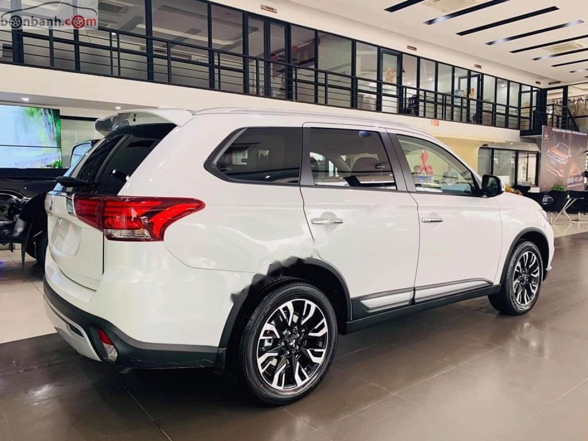 Mitsubishi Outlander 2020 - Bán Mitsubishi Outlander đời 2020, màu trắng, giá 825tr