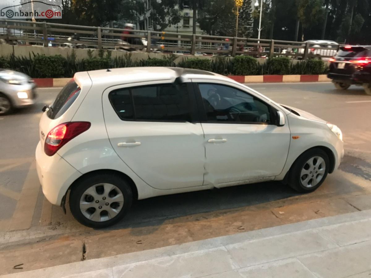 Hyundai i20 2011 - Bán Hyundai i20 sản xuất 2011, màu trắng, nhập khẩu nguyên chiếc, 315 triệu