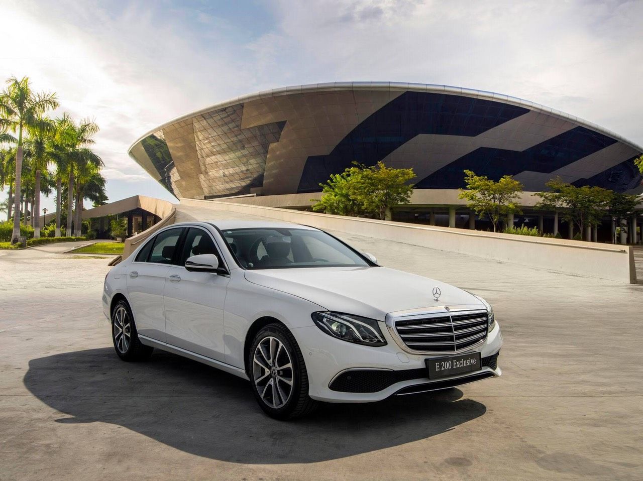 Mercedes-Benz E class 2020 - Cần bán nhanh chiếc Mercedes-Benz E200 Exclusive, sản xuất 2020, giá thấp