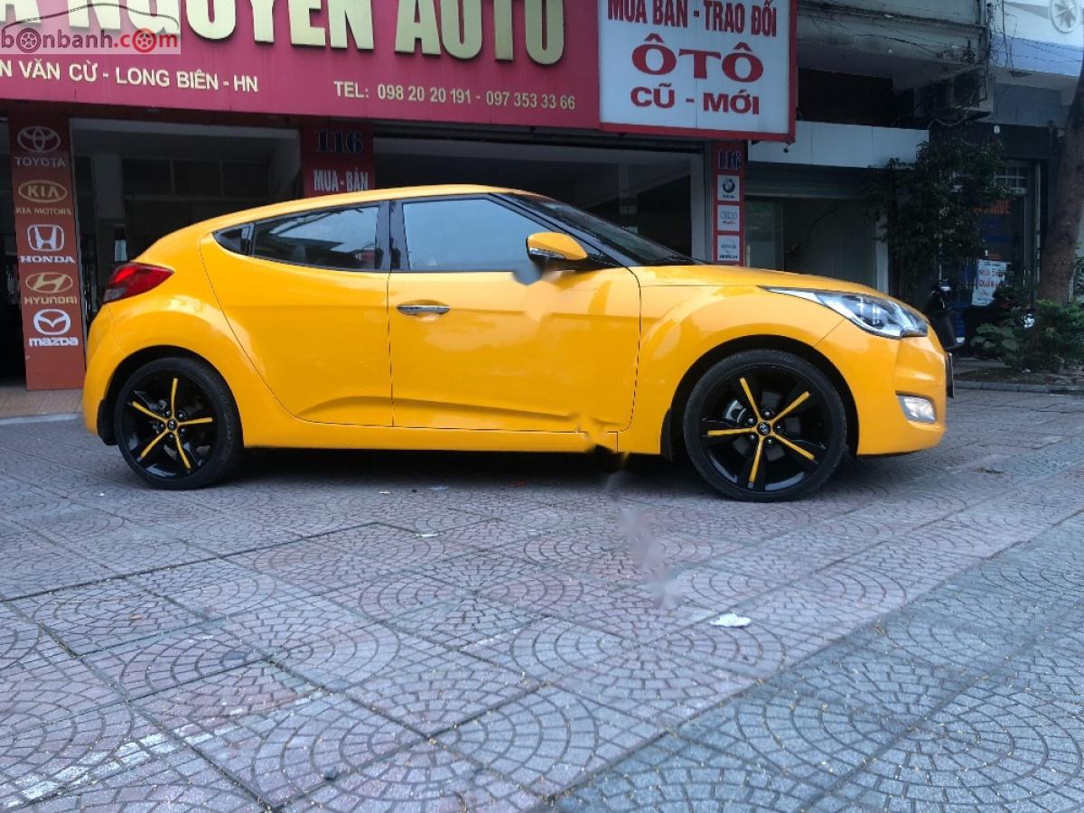 Hyundai Veloster   2011 - Bán Hyundai Veloster 1.6 AT năm 2011, màu vàng, xe nhập 