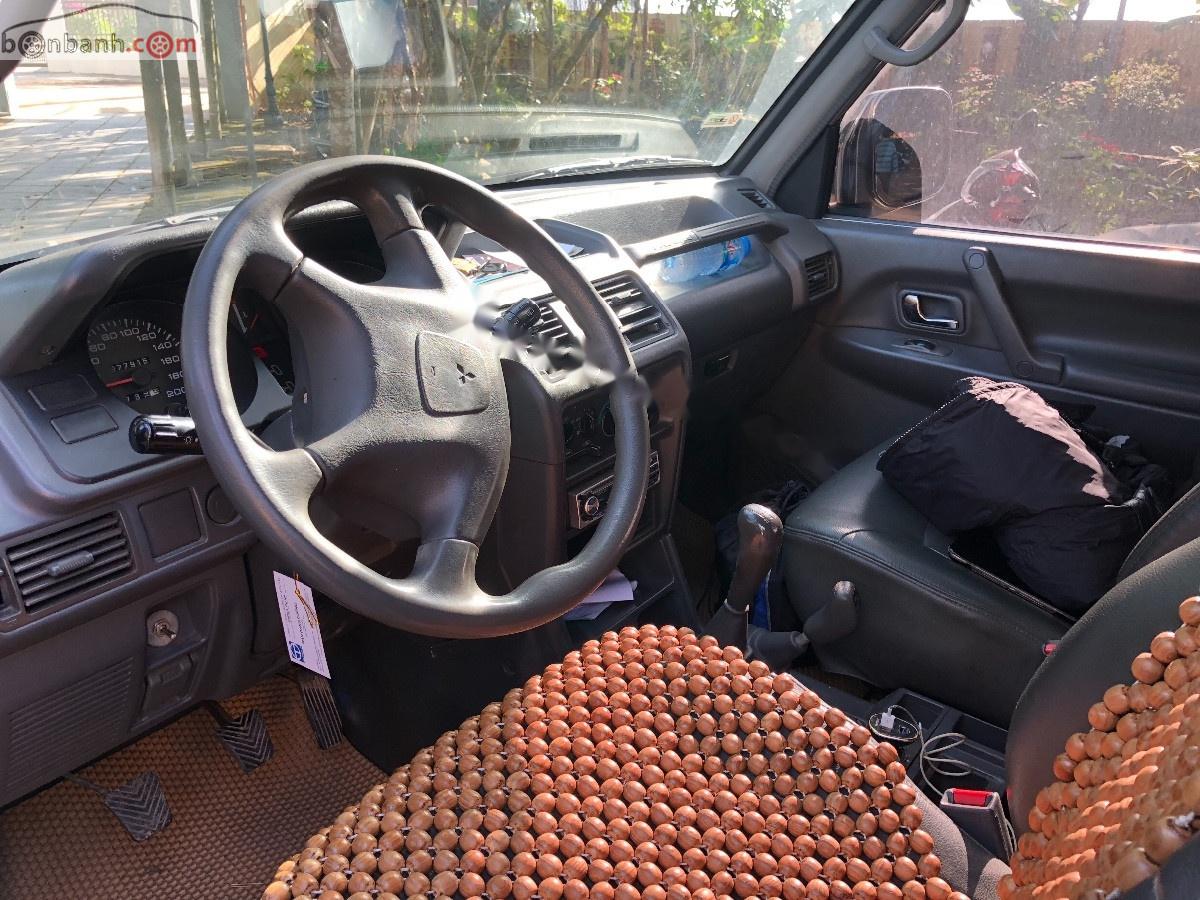 Mitsubishi Pajero 3.0 2005 - Cần bán lại xe Mitsubishi Pajero 3.0 năm 2005, màu bạc giá cạnh tranh