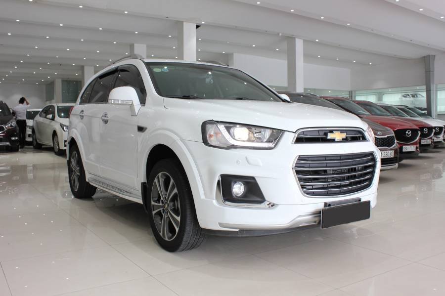 Chevrolet Captiva 2017 - Bán ô tô Chevrolet Captiva sản xuất năm 2017, màu trắng số tự động giá cạnh tranh