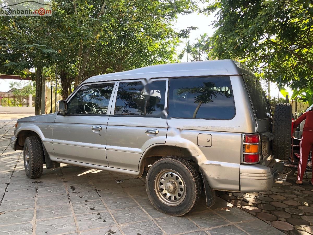 Mitsubishi Pajero 3.0 2005 - Cần bán lại xe Mitsubishi Pajero 3.0 năm 2005, màu bạc giá cạnh tranh