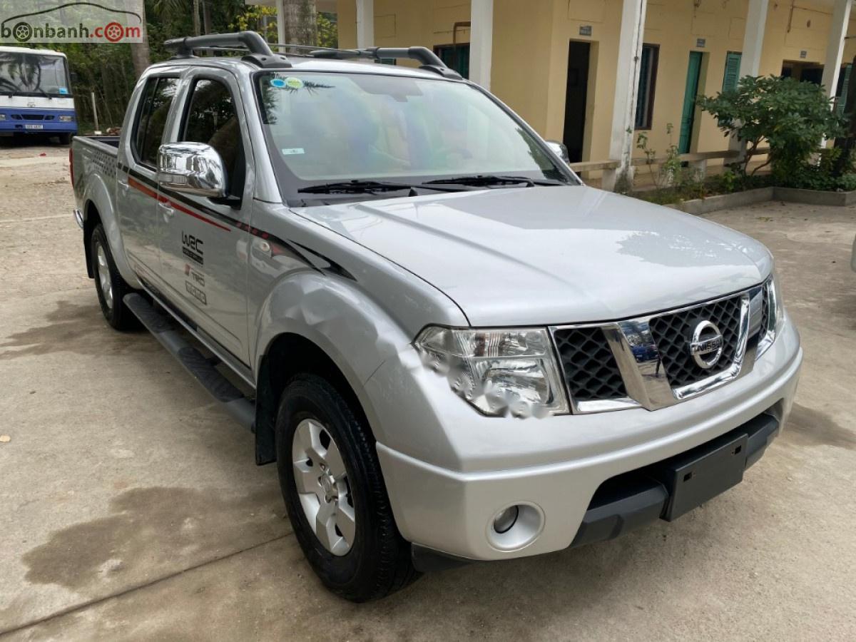 Nissan Navara LE 2.5MT 4WD 2012 - Cần bán Nissan Navara LE 2.5MT 4WD đời 2012, màu bạc, nhập khẩu 