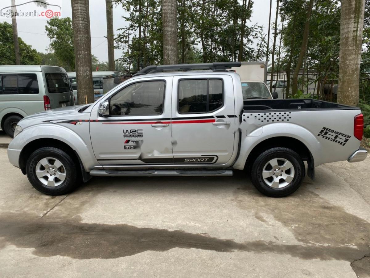 Nissan Navara LE 2.5MT 4WD 2012 - Cần bán Nissan Navara LE 2.5MT 4WD đời 2012, màu bạc, nhập khẩu 