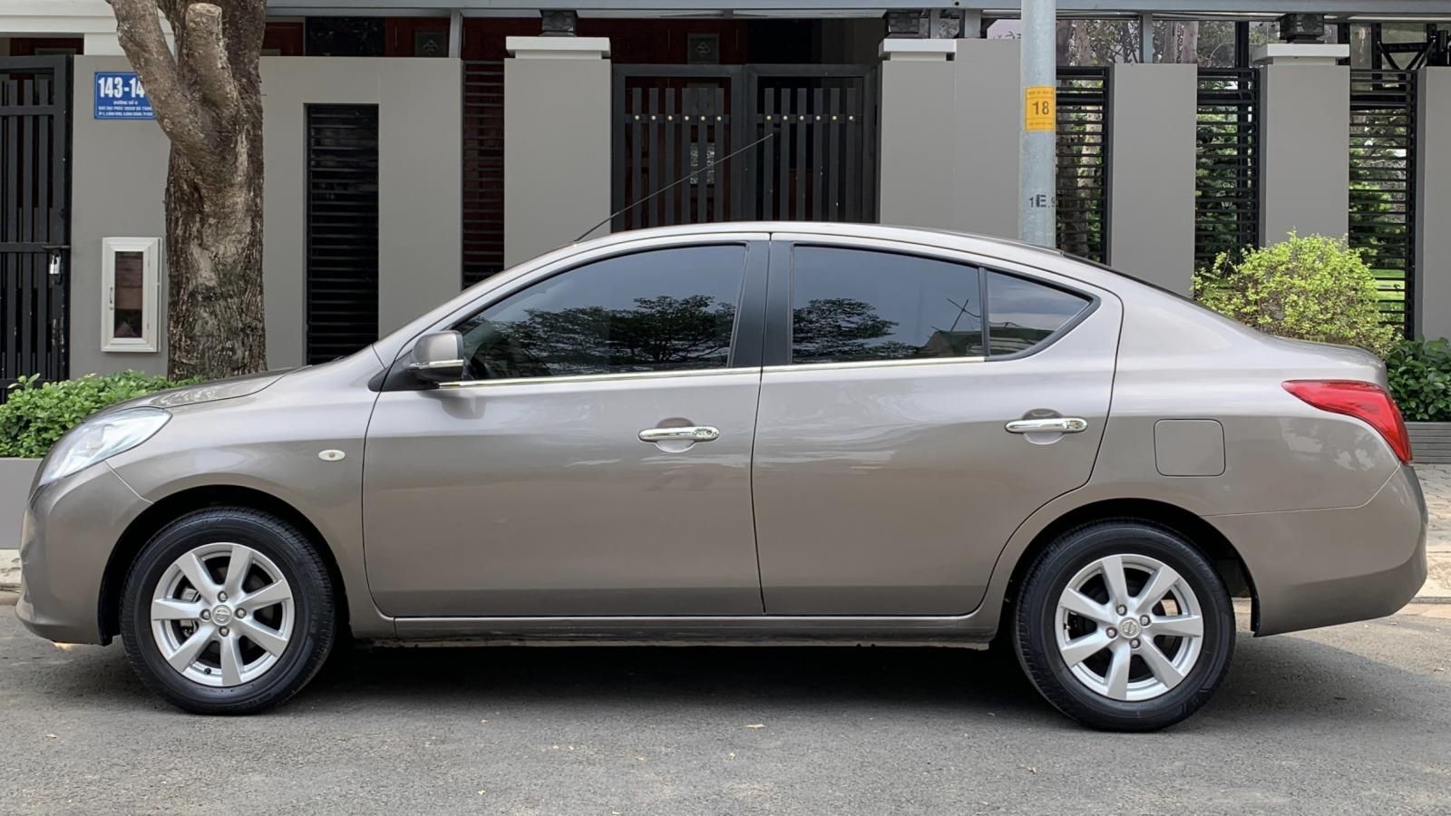 Nissan Sunny 2013 - Cần bán lại xe Nissan Sunny sản xuất năm 2013, màu ghi xám, giá chỉ 345 triệu