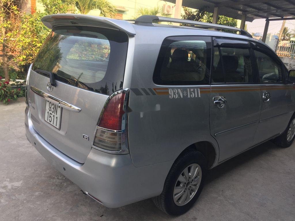 Toyota Innova 2009 - Cần bán gấp Toyota Innova G năm sản xuất 2009, màu bạc xe gia đình giá cạnh tranh