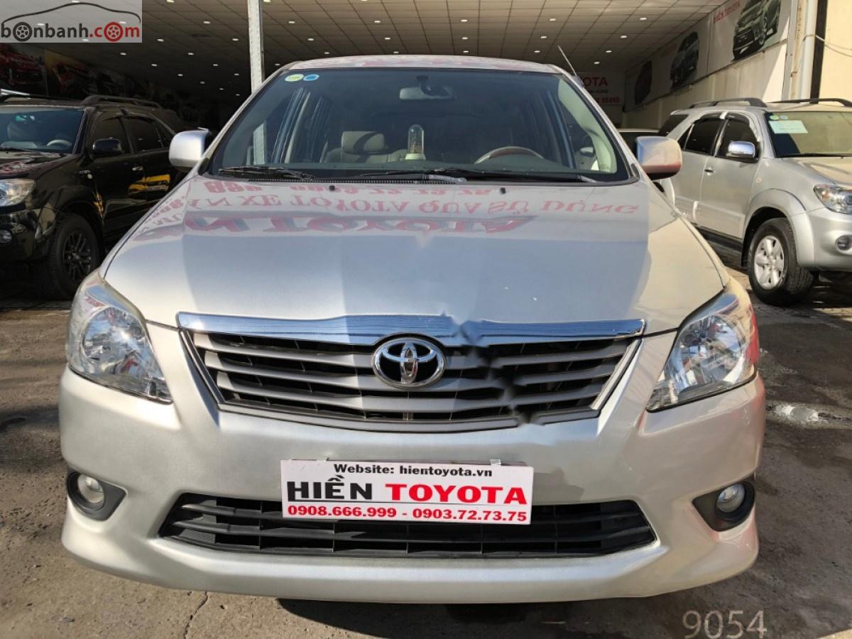 Toyota Innova 2.0G 2013 - Bán xe Toyota Innova 2.0G năm sản xuất 2013, màu bạc như mới, giá tốt