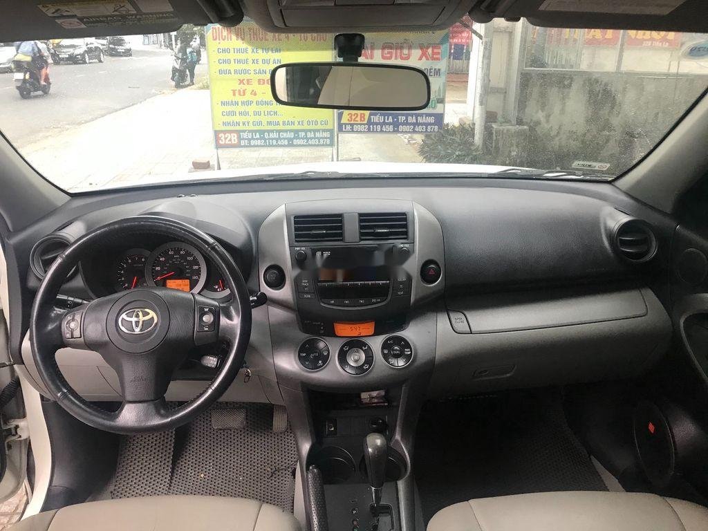 Toyota RAV4 2007 - Xe Toyota RAV4 sản xuất năm 2007, màu trắng