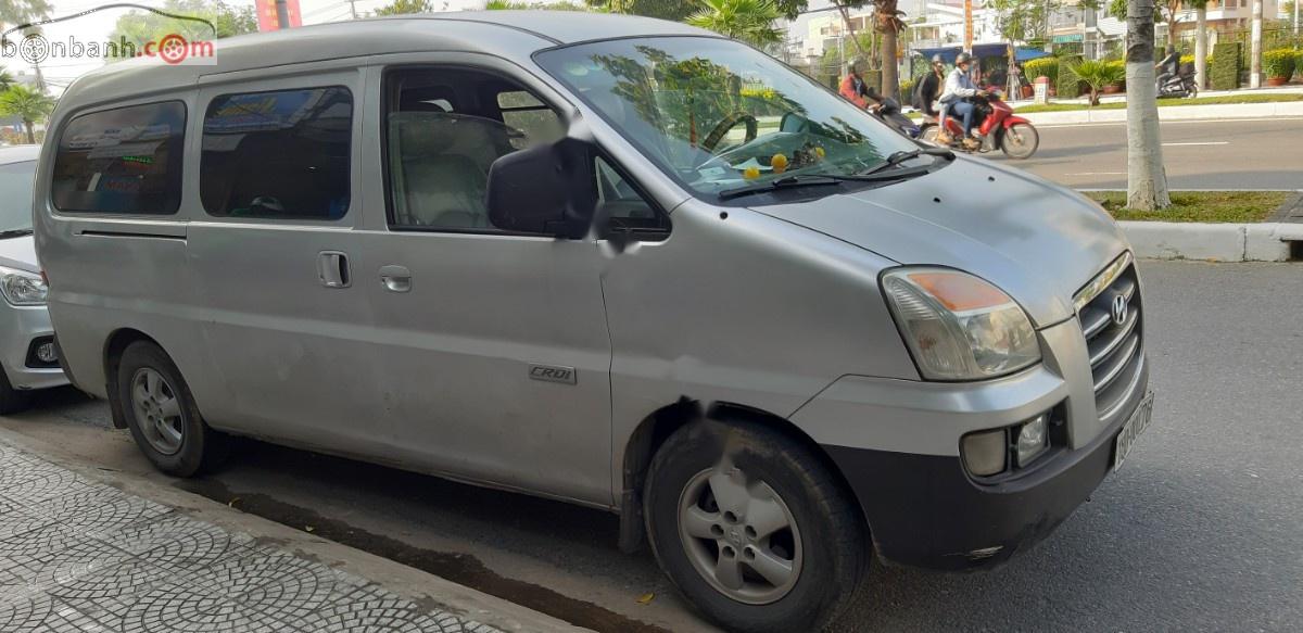 Hyundai Grand Starex Van 2.5 MT 2005 - Cần bán lại xe Hyundai Grand Starex Van 2.5 MT 2005, màu bạc, xe nhập 