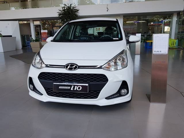 Hyundai Grand i10 2019 - Bán ô tô Hyundai Grand i10 1.2AT năm 2019, màu trắng