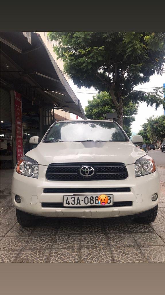 Toyota RAV4 2007 - Xe Toyota RAV4 sản xuất năm 2007, màu trắng