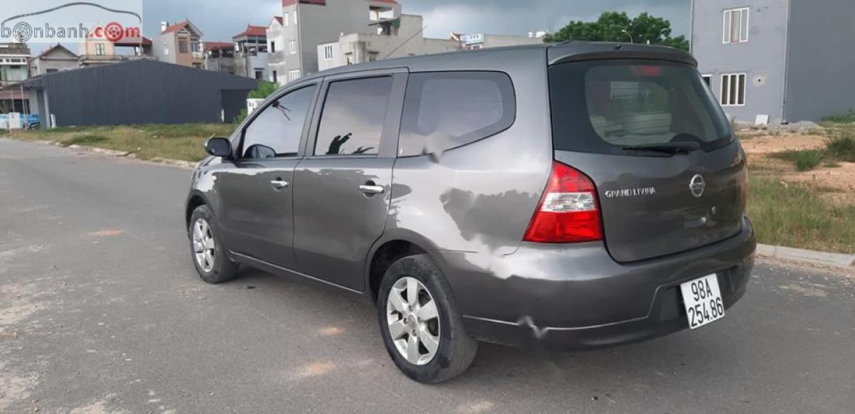 Nissan Grand livina   2012 - Bán Nissan Grand livina 1.8 MT đời 2012, màu xám  