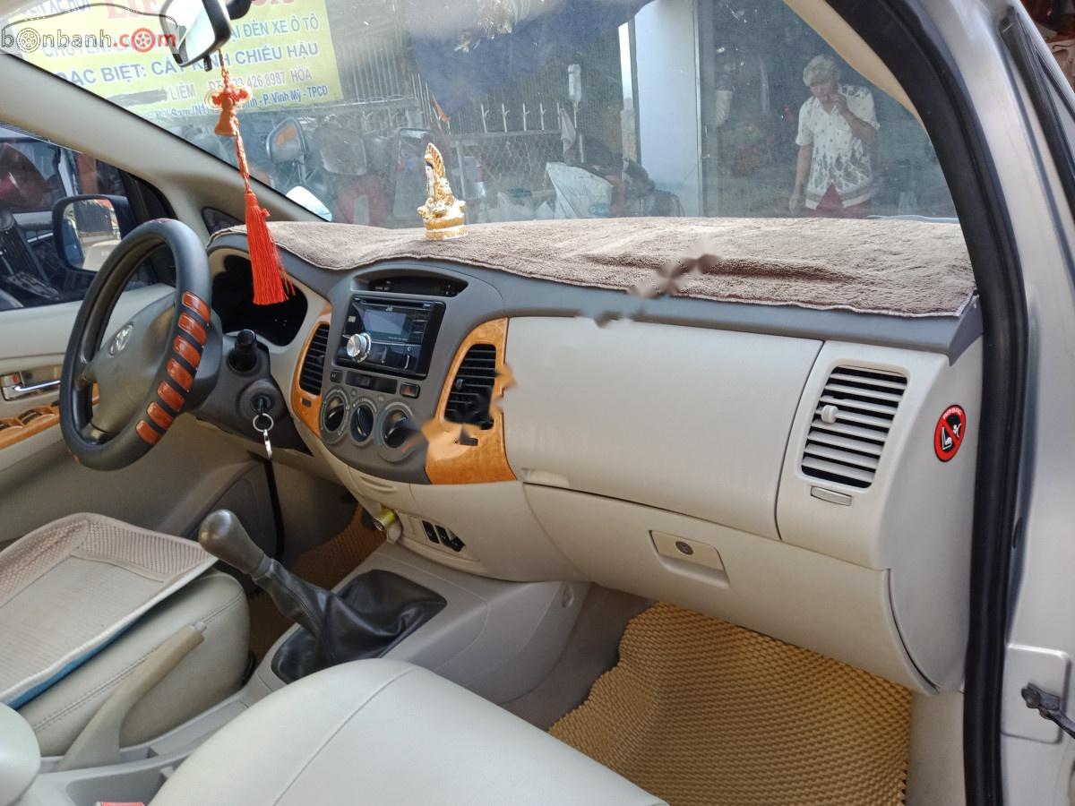 Toyota Innova 2009 - Bán Toyota Innova sản xuất năm 2009, màu bạc, 335 triệu