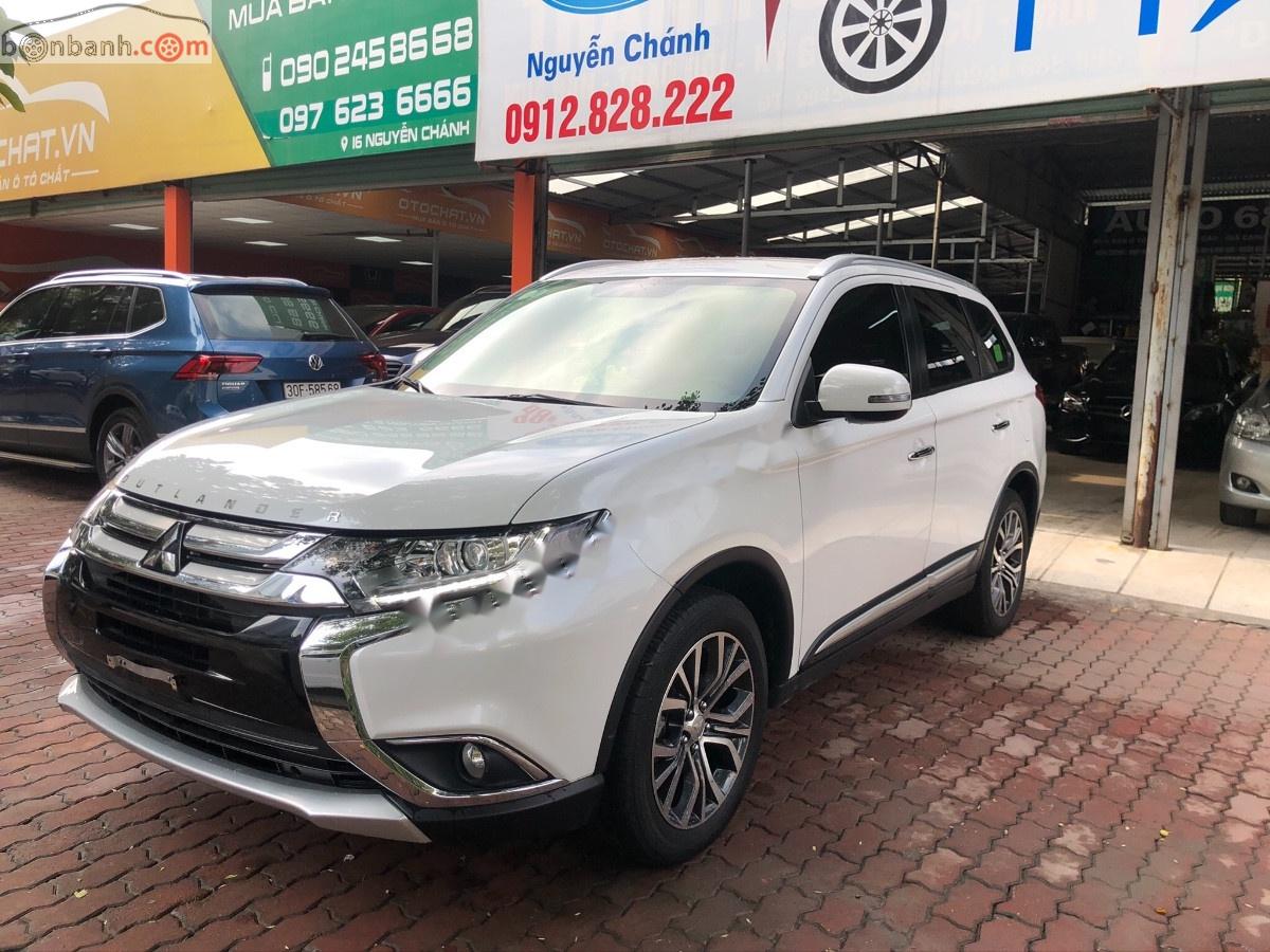 Mitsubishi Outlander 2018 - Bán xe Mitsubishi Outlander đời 2018, màu trắng số tự động