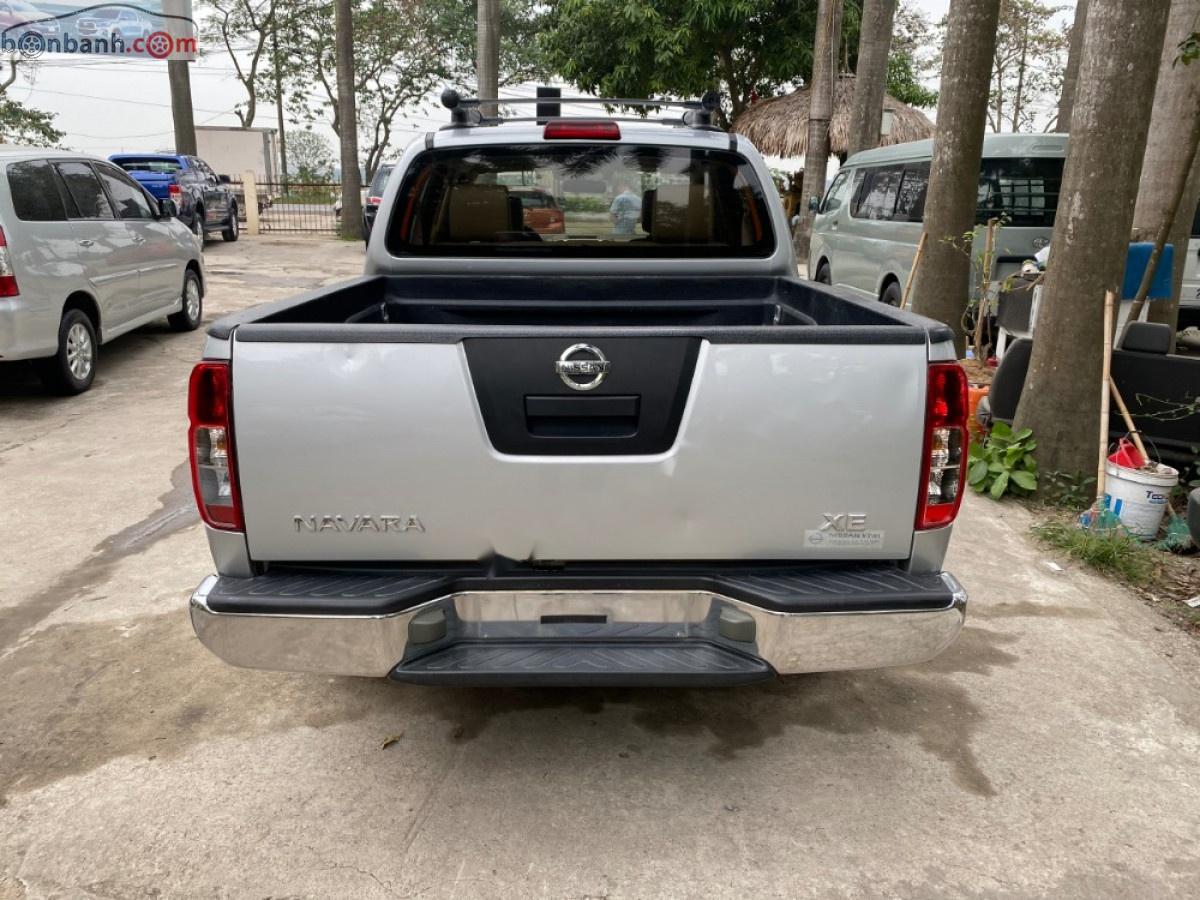 Nissan Navara LE 2.5MT 4WD 2012 - Cần bán Nissan Navara LE 2.5MT 4WD đời 2012, màu bạc, nhập khẩu 