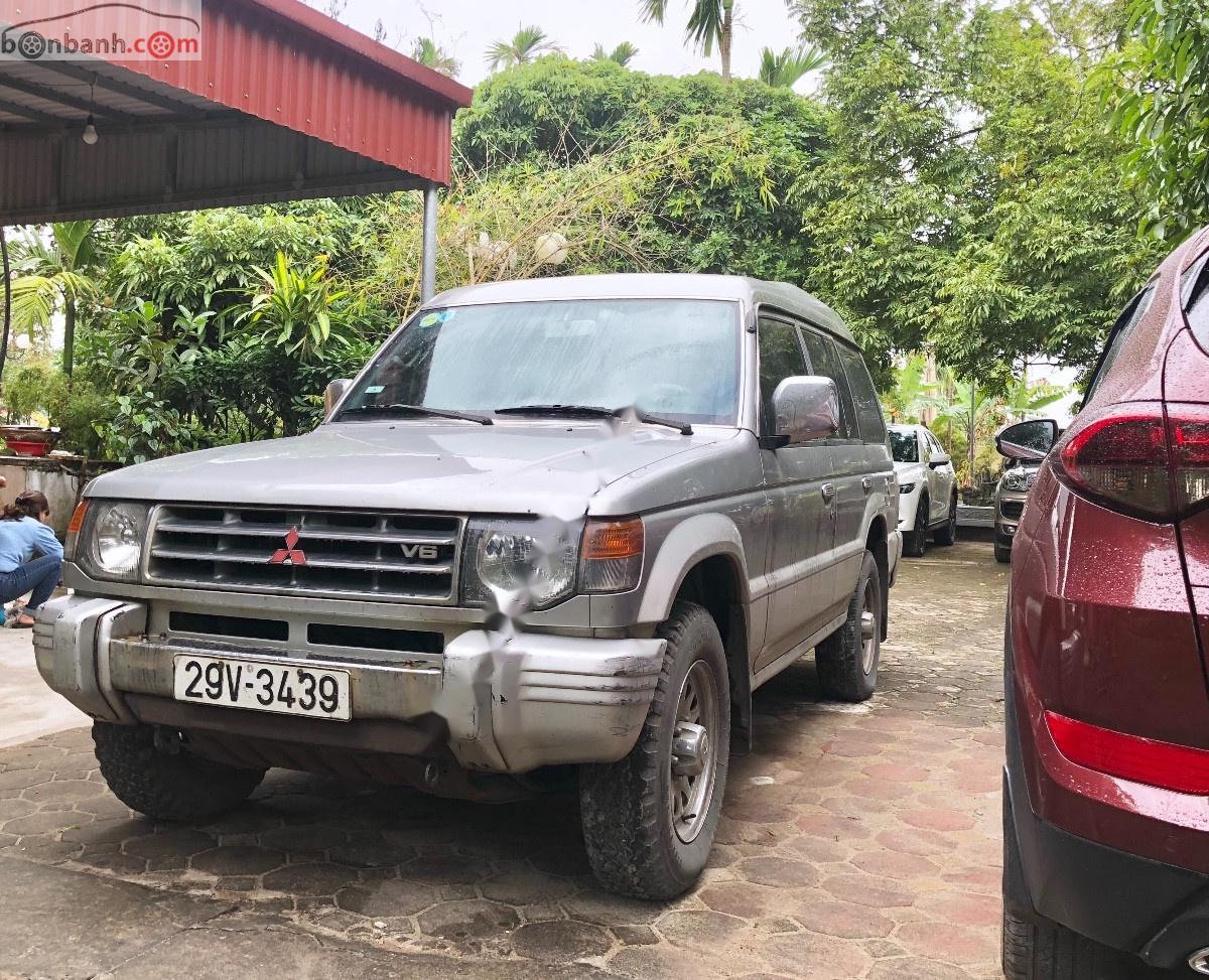 Mitsubishi Pajero 3.0 2005 - Cần bán lại xe Mitsubishi Pajero 3.0 năm 2005, màu bạc giá cạnh tranh