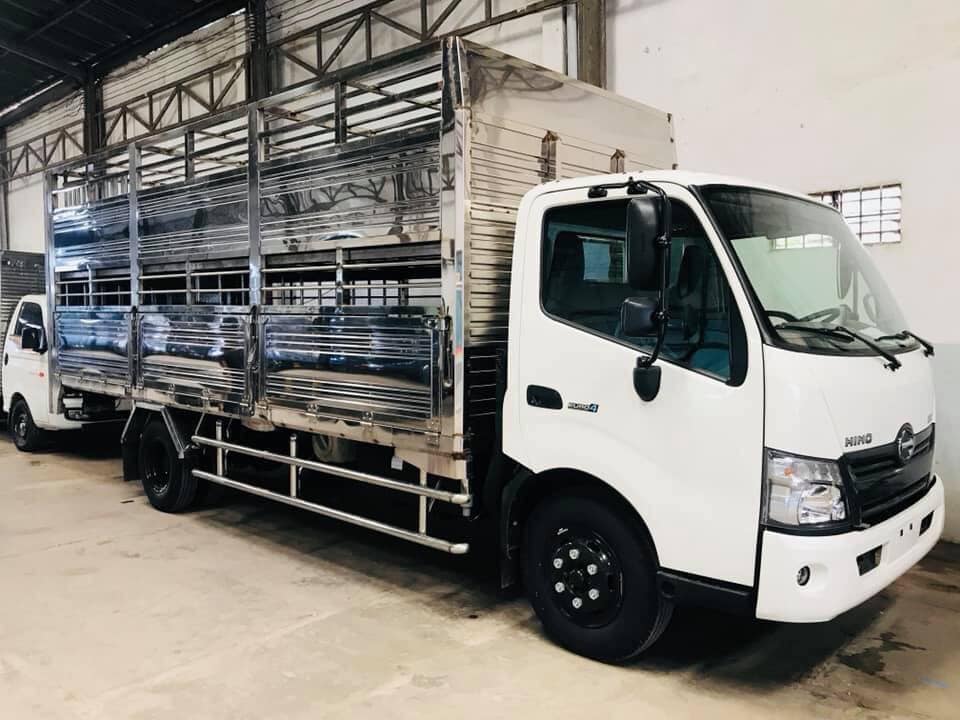 Hino 300 Series 2020 - Xe tải Hino thùng chở gia súc 1,5T - 3,5T - 4,8T, hỗ trợ vay 80%